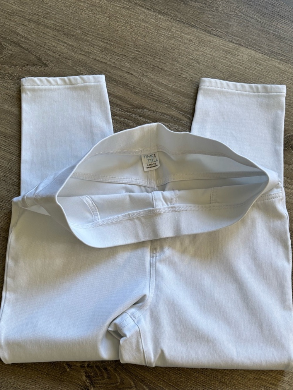 White Capris bundle - Picture 5 of 7